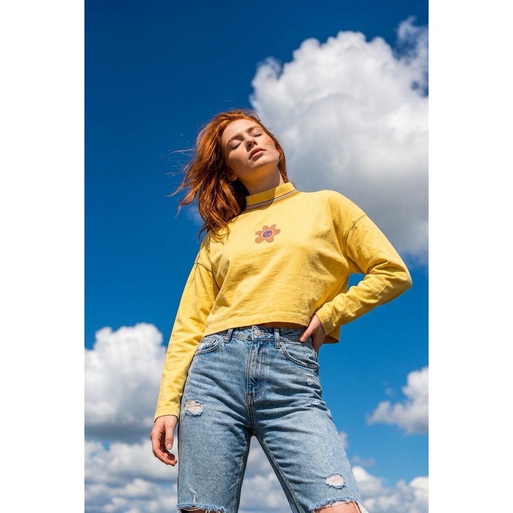 Quiksilver Womens 90s Crop LS Fit‎ Yellow Graphic Mock Neck Long Sleeve Shirt L